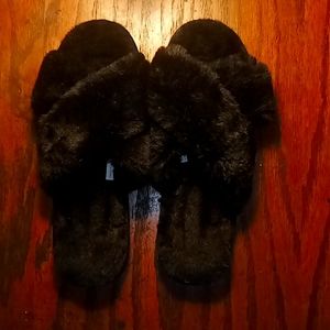 Slippers, size 6/7 color black